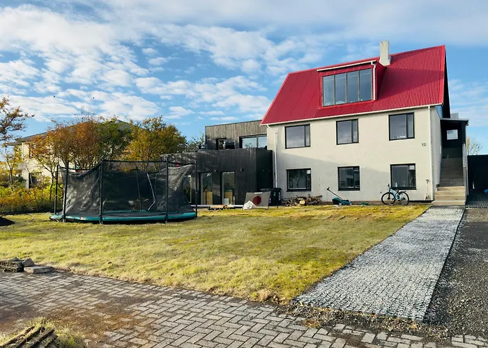 Cozy Apartment , Sleeps 4, 10 Min To Reykjavik Downtown, Family-Friendly