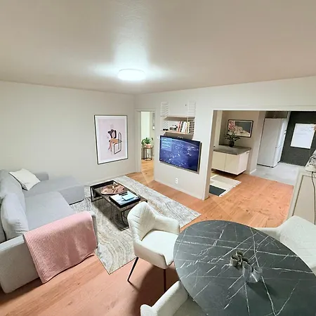 Cozy Apartment , Sleeps 4, 10 Min To Reykjavik Downtown, Family-Friendly Exterior photo